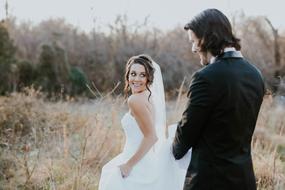 photoshoot of wedding couple outside