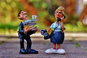 Figures of the tax consultant and secretary, with the phone