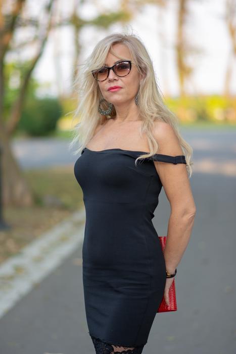 magnificent Woman road