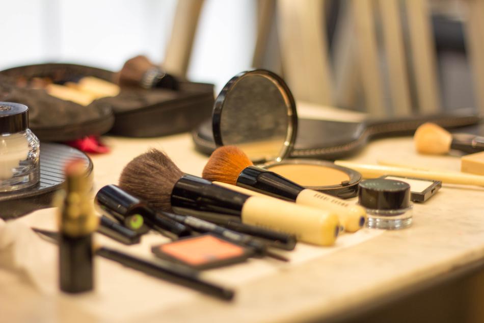 Make Up table