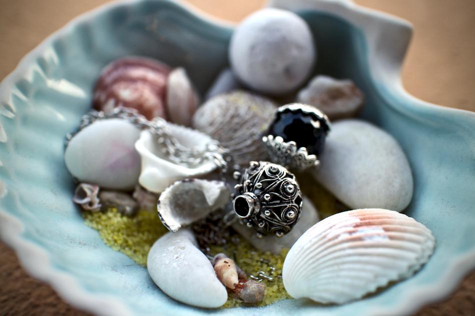 Close-up of the colorful and beautiful necklace and shells, on the shill plate