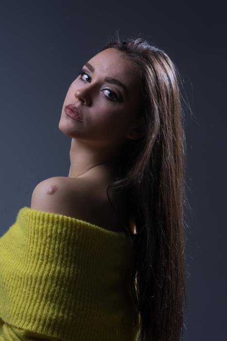 Beautiful girl in yellow clothing, looking behind