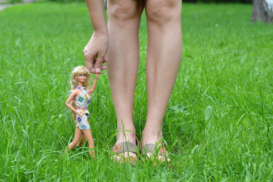 Grass , leg, barbi