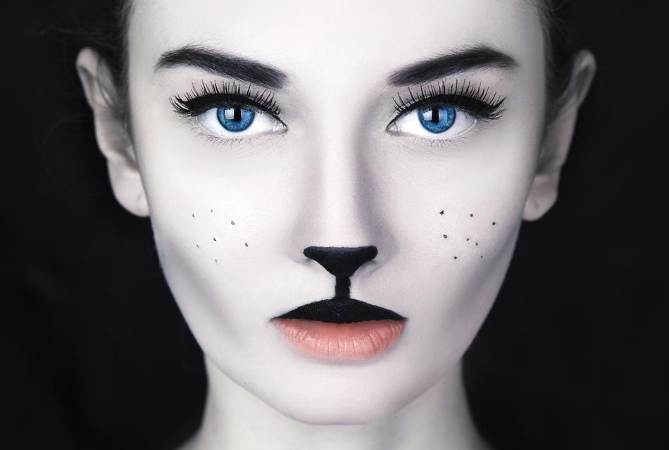 girl with cat makeup