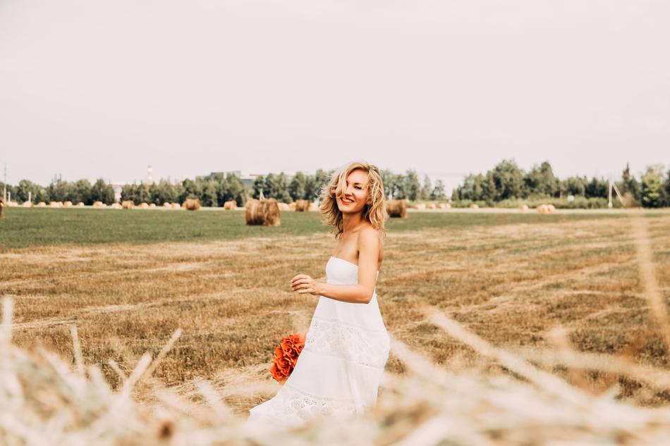 woman Fashion on field