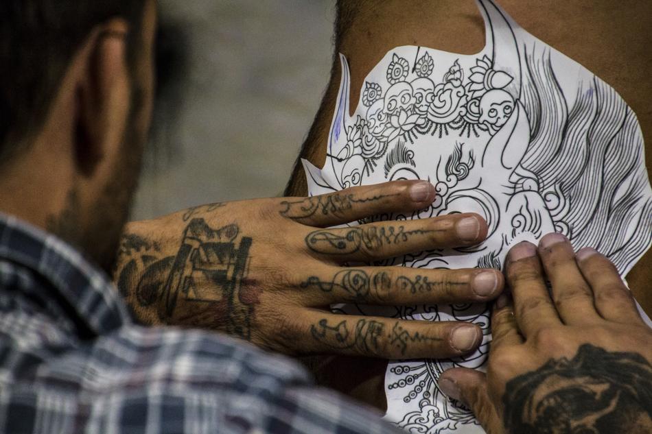 draw a creative tattoo on the body
