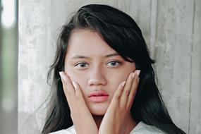 Model Make Up face
