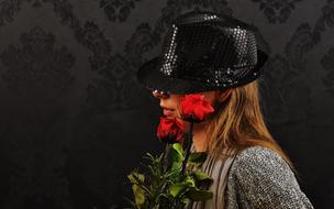 portrait of goodly Woman with Hat and Roses