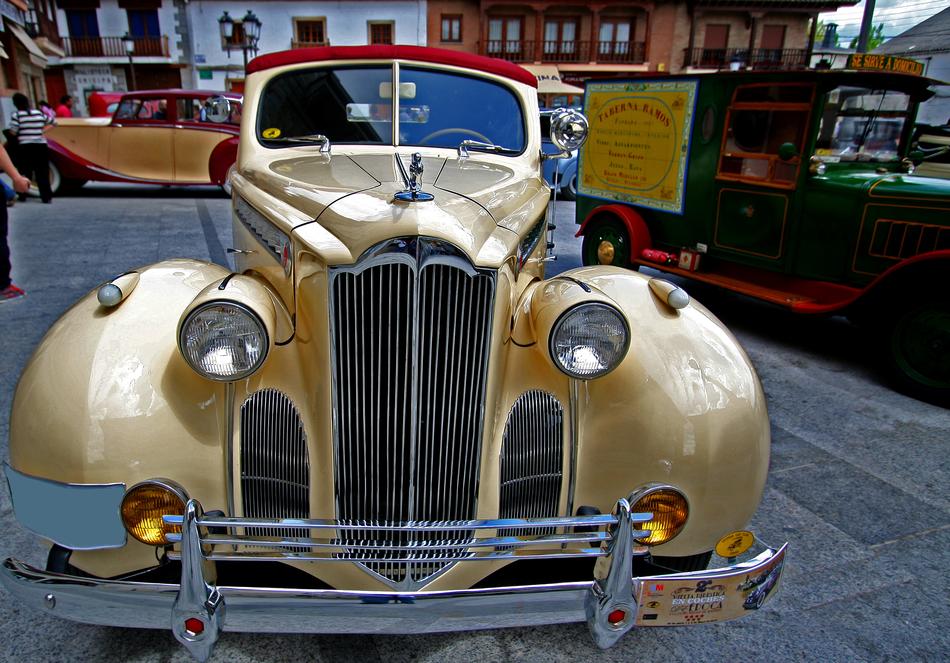 Spain Antique Car Chrome