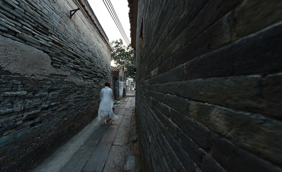 Alley Woman Figure The Ancient