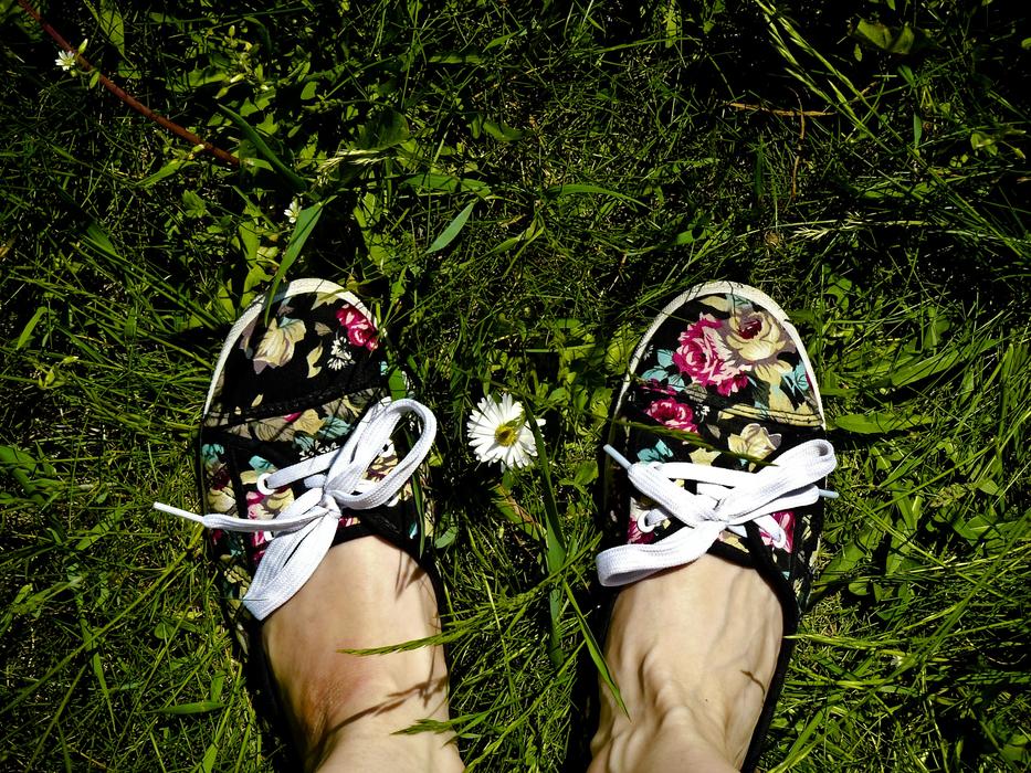 Grass Shoe Feet
