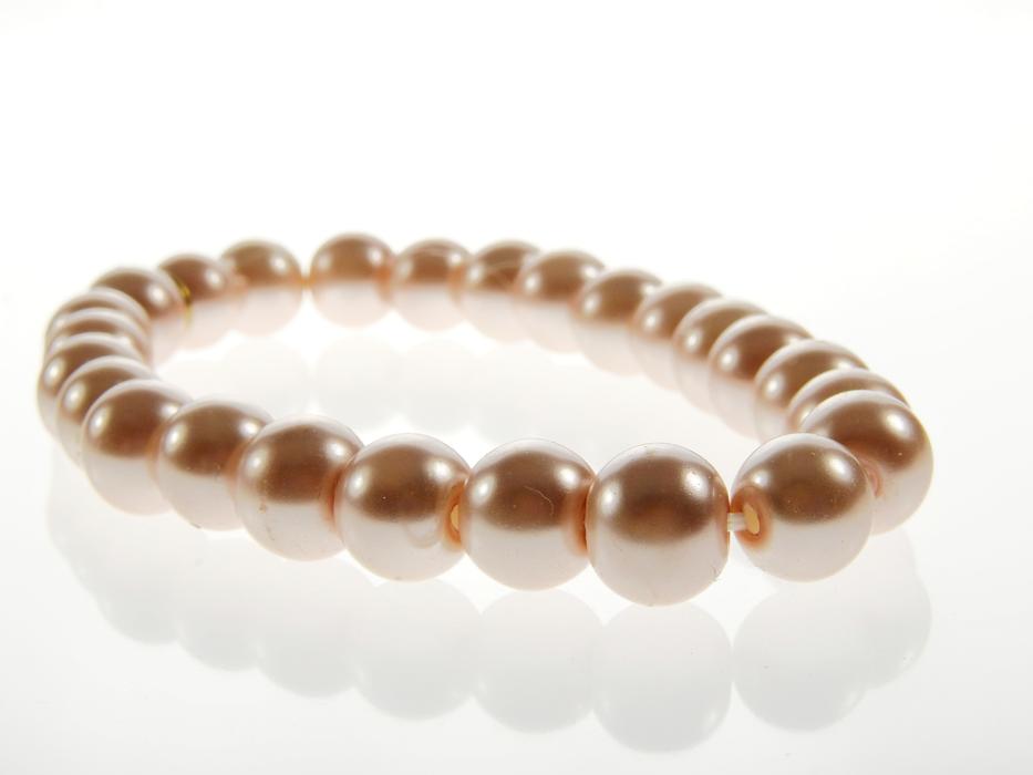 beige pearl bracelet