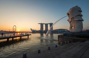 Lion sculpture near the sea