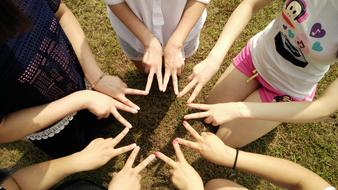 Team Friends hand