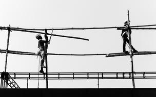 workers mount scaffolding