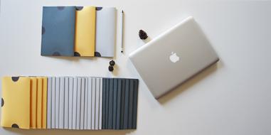 Computer Foldera and ipad