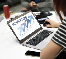 marketing arrows laptop