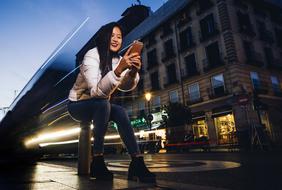 girl with phone street