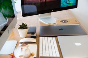 Apple Mac table