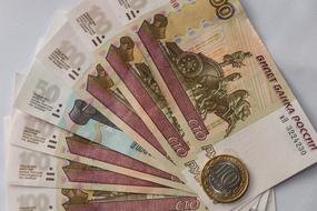banknotes and coins in Russia