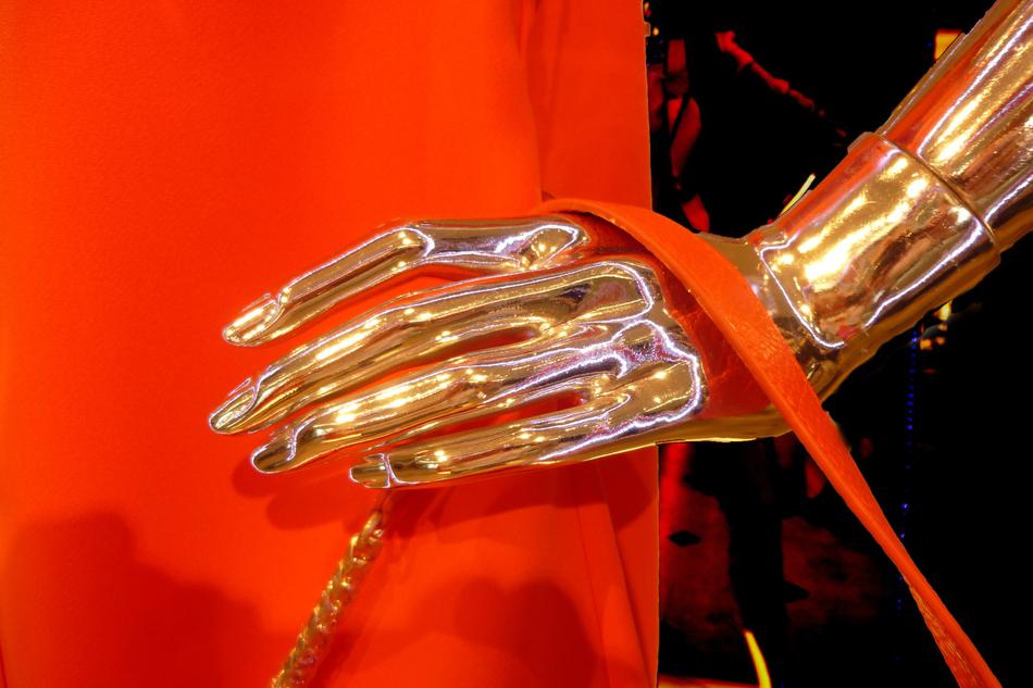 Display dummy in red dress, detail