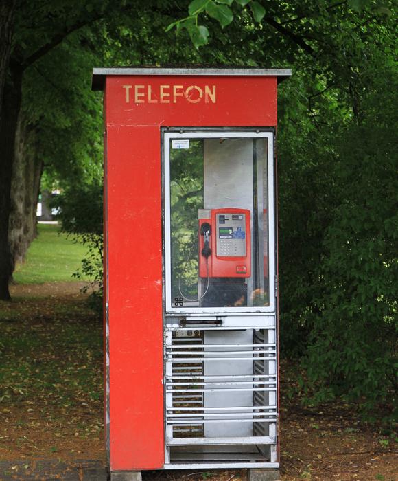 Red Telephone Booth in park, Telefon, norway, oslo
