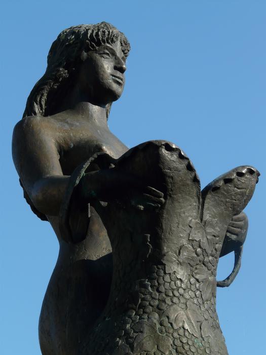Bullayer Brautrock Statue Woman