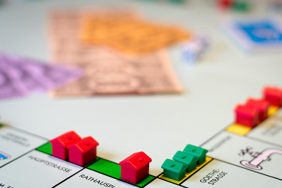 Build Live Rent Housing game figures