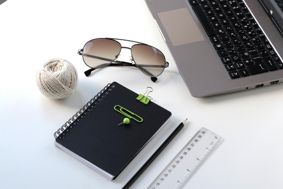Yarn and Sunglasses and note