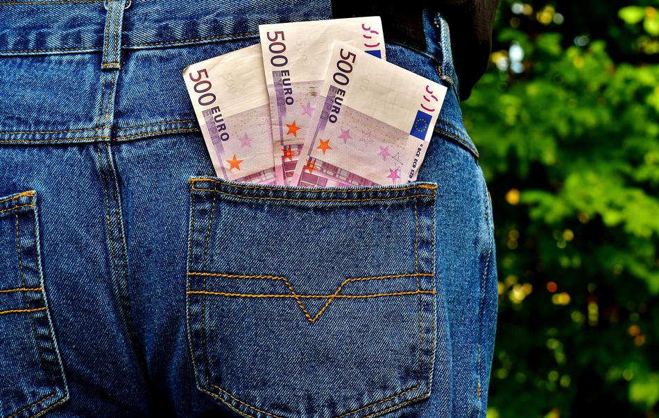 Euro in Jeans