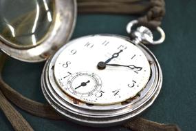 Pocketwatch White grey