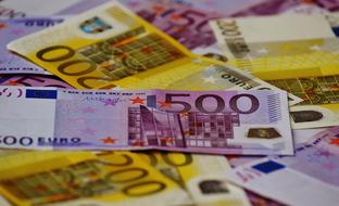 500 an 200 Euro Bills, background