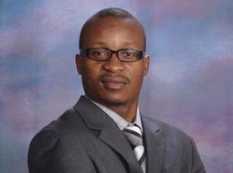 photo portrait of a dark-skinned businessman in glasses