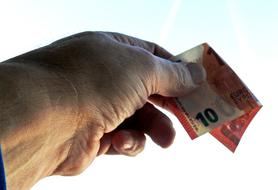 Give hand Euro 10