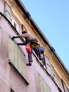 workers repair the building on ropes