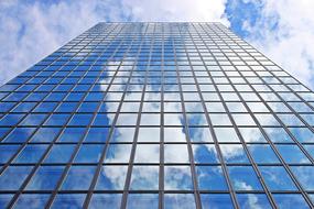 clouds mirroring on Skyscraper
