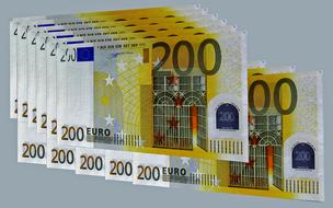 drawn 200 euro banknotes