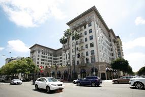 traffic before Beverly Wilshire Hotel