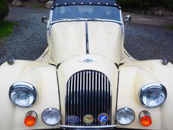 Morgan Plus 8 Auto Grille close-up
