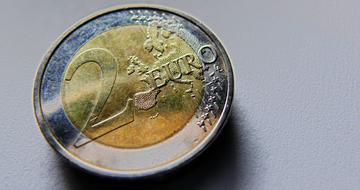 euro coin in denomination of 2