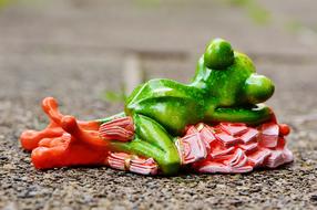 frog figure Sleep on Money Soothes