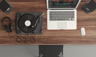 laptop, turntable and headphones on the table