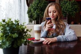 Girl Smartphone coffe