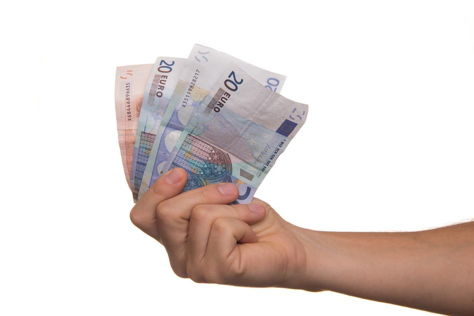 Euro Money hand