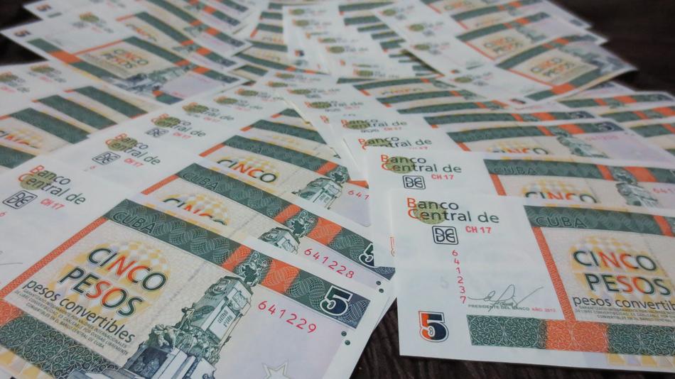 Beautiful and colorful, '5' Peso banknotes in Cuba