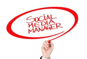 social media manager, hand writing words