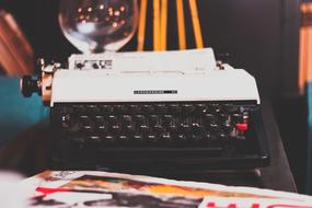 photo of the journalist's typewriter