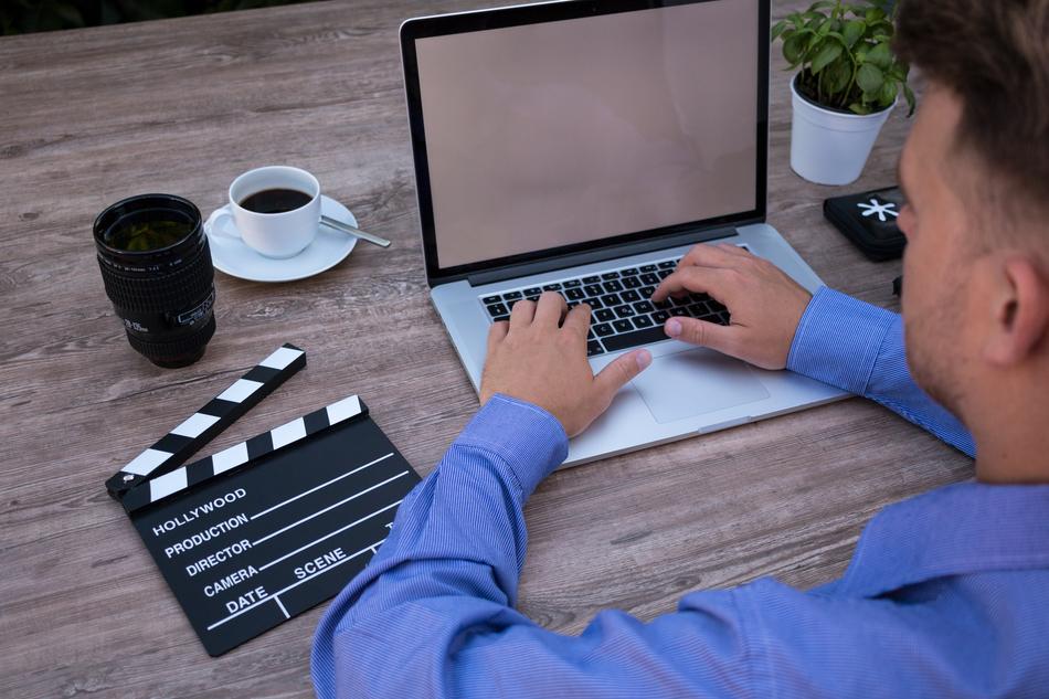 the director works at the laptop at home