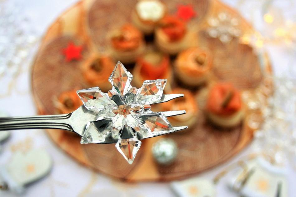 star-shaped crystal on a fork