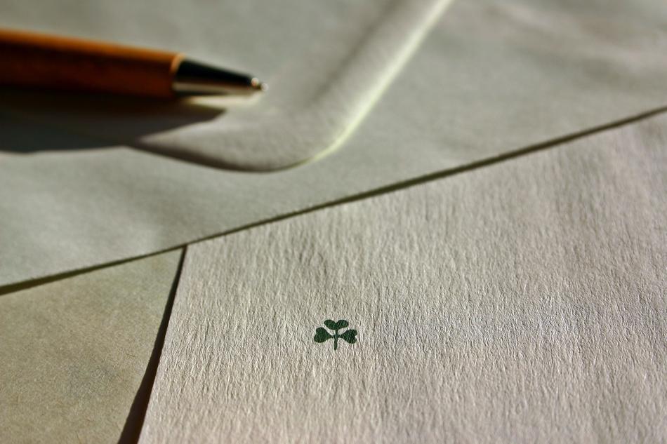 handle white leaf and clover